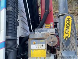 Volvo FH500 truck with a 24 t/m Palfinger crane