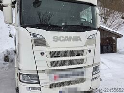 Scania R500 8x4 flatbed truck with 23 t/m Palfinger crane