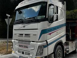 Volvo FH500 truck with a 24 t/m Palfinger crane