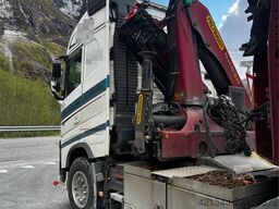 Volvo FH500 truck with a 24 t/m Palfinger crane