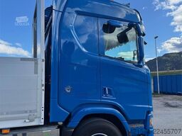 Scania R660 6x4 flatbed truck with rear-mounted 23 tonne-