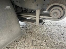 Mercedes-Benz Vario 813 closed box