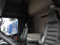 Scania R 580 / V8 / 4 PODUSZKI / KLIMA P NAVI /FULL LED / ACC / 7410