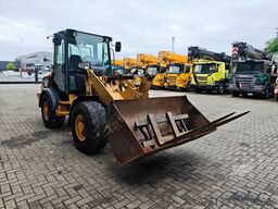 Caterpillar 907 H Bucket + Forks!