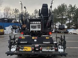 Bomag BF300 P-2 Asphalt Paver – 905 Hours – GPS