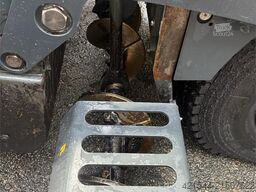 Bomag BF300 P-2 Asphalt Paver – 905 Hours – GPS