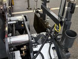 Bomag BF300 P-2 Asphalt Paver – 905 Hours – GPS