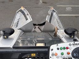 Bomag BF300 P-2 Asphalt Paver – 905 Hours – GPS