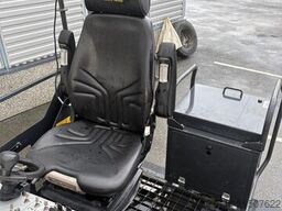 Bomag BF300 P-2 Asphalt Paver – 905 Hours – GPS
