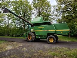 John Deere 2266