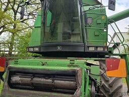 John Deere 2266