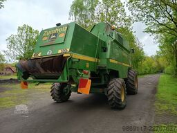 John Deere 2266