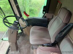John Deere 2266