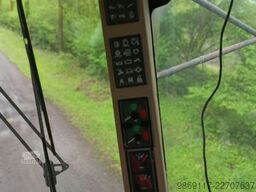 John Deere 2266