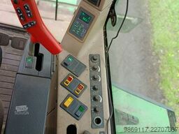 John Deere 2266
