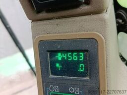 John Deere 2266