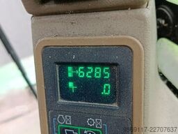John Deere 2266