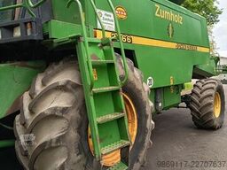 John Deere 2266