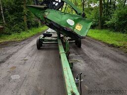 John Deere 2266