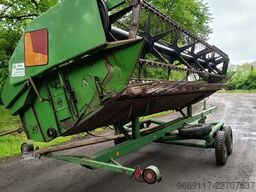 John Deere 2266