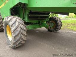 John Deere 2266