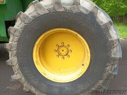 John Deere 2266