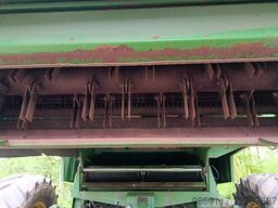 John Deere 2266
