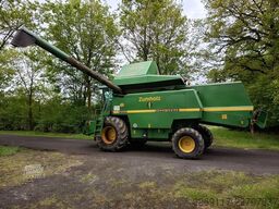 John Deere 2266
