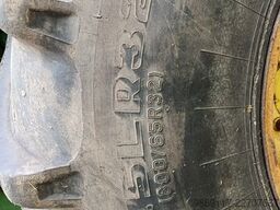 John Deere 2266