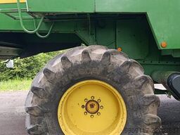 John Deere 2266