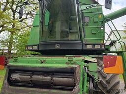 John Deere 2266