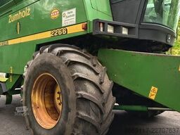 John Deere 2266