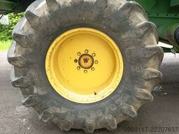 John Deere 2266