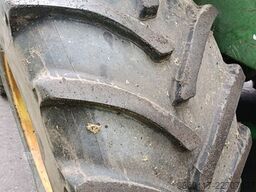 John Deere 2266
