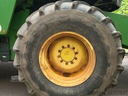 John Deere 2266