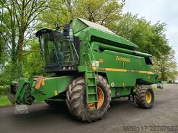 John Deere 2266