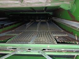 John Deere 2266