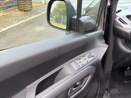 Fiat Doblo Kombi 5 Sitze Autom Sitzh. Klimaauto Rückfahrkam BAR TZ