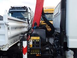FUSO 7 C 18 Kipper 3,9m/Palfinger Kran/Greifer/2xAHK