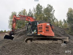 Hitachi ZX225USLC-5B excavator with Rototilt and 2 buckets