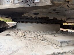 Hitachi ZX225USLC-5B excavator with Rototilt and 2 buckets