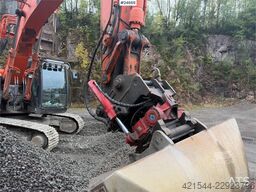 Hitachi ZX225USLC-5B excavator with Rototilt and 2 buckets