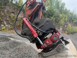 Hitachi ZX225USLC-5B excavator with Rototilt and 2 buckets