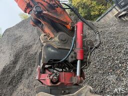 Hitachi ZX225USLC-5B excavator with Rototilt and 2 buckets
