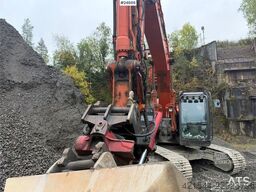 Hitachi ZX225USLC-5B excavator with Rototilt and 2 buckets
