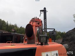 Hitachi ZX225USLC-5B excavator with Rototilt and 2 buckets