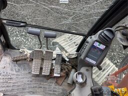 Hitachi ZX225USLC-5B excavator with Rototilt and 2 buckets