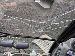 Hitachi ZX225USLC-5B excavator with Rototilt and 2 buckets
