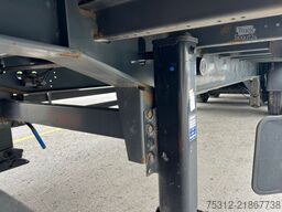 Schwarzmueller SPA 3/E  Liftachse