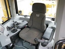 Caterpillar D8T